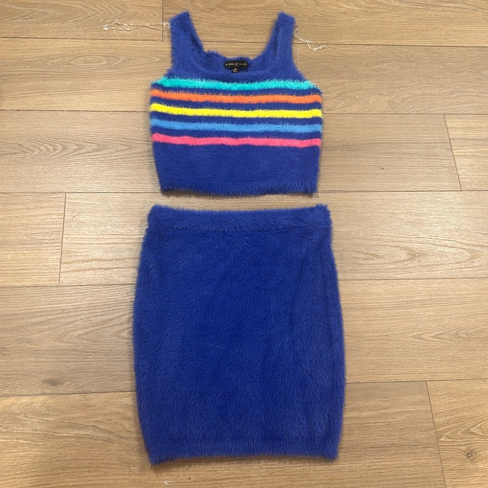 Fuzzy skirt set size M